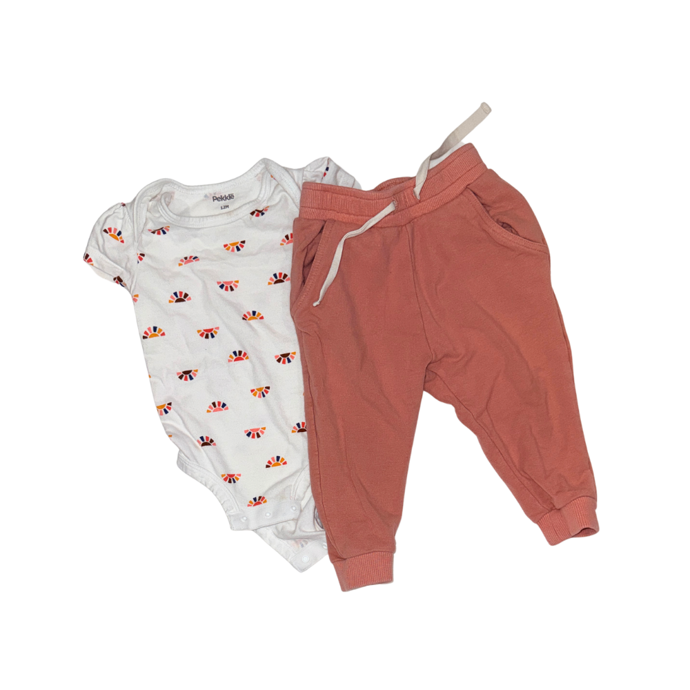 Set of 1 onesie t-shirt and one pair of thin sweatpants | 12M